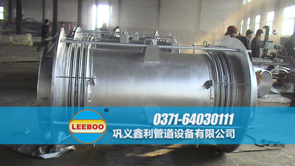 大拉桿<a href=http://m.tjhrq.com target=_blank class=infotextkey>補(bǔ)償器</a>現(xiàn)場(chǎng)圖